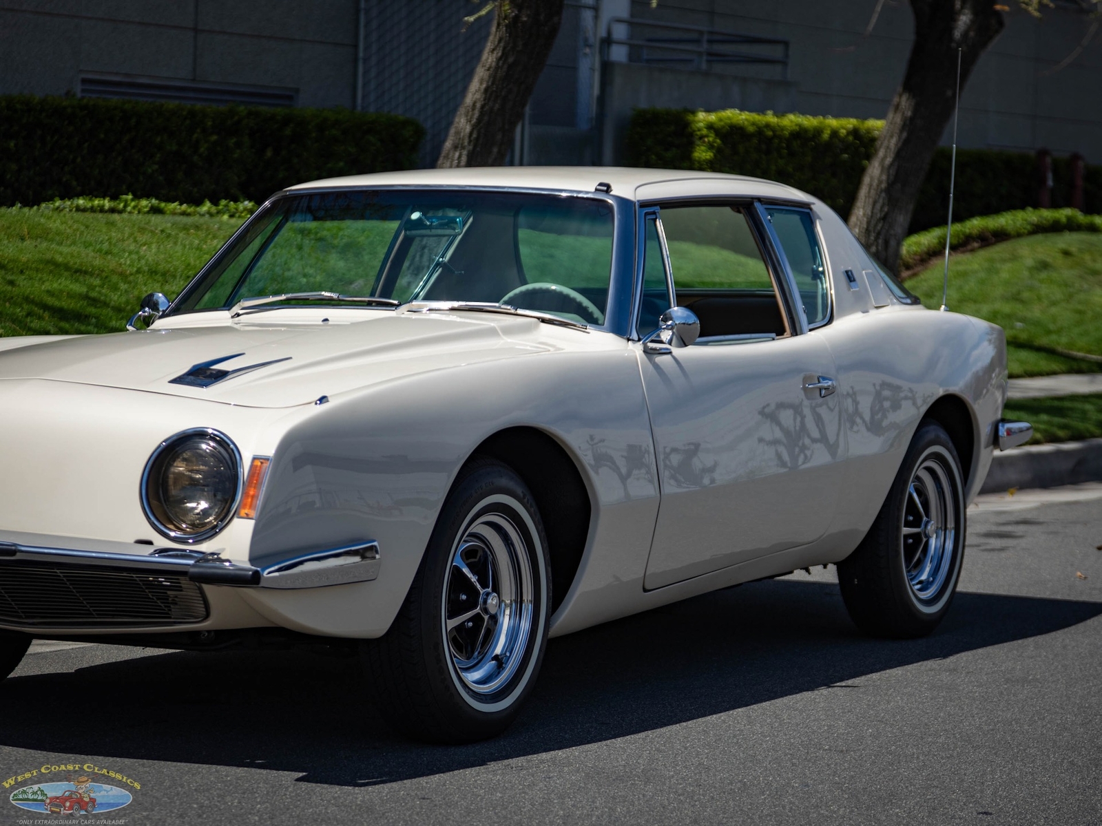 Studebaker-Avanti-1963-2-Door-Coupe-8