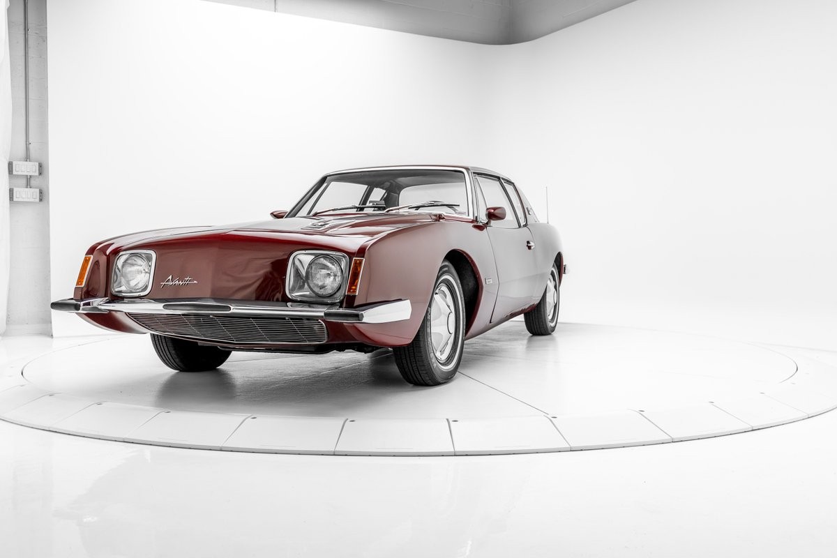 Studebaker-Avanti-1964-1