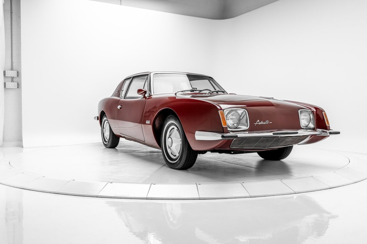 Studebaker-Avanti-1964-30