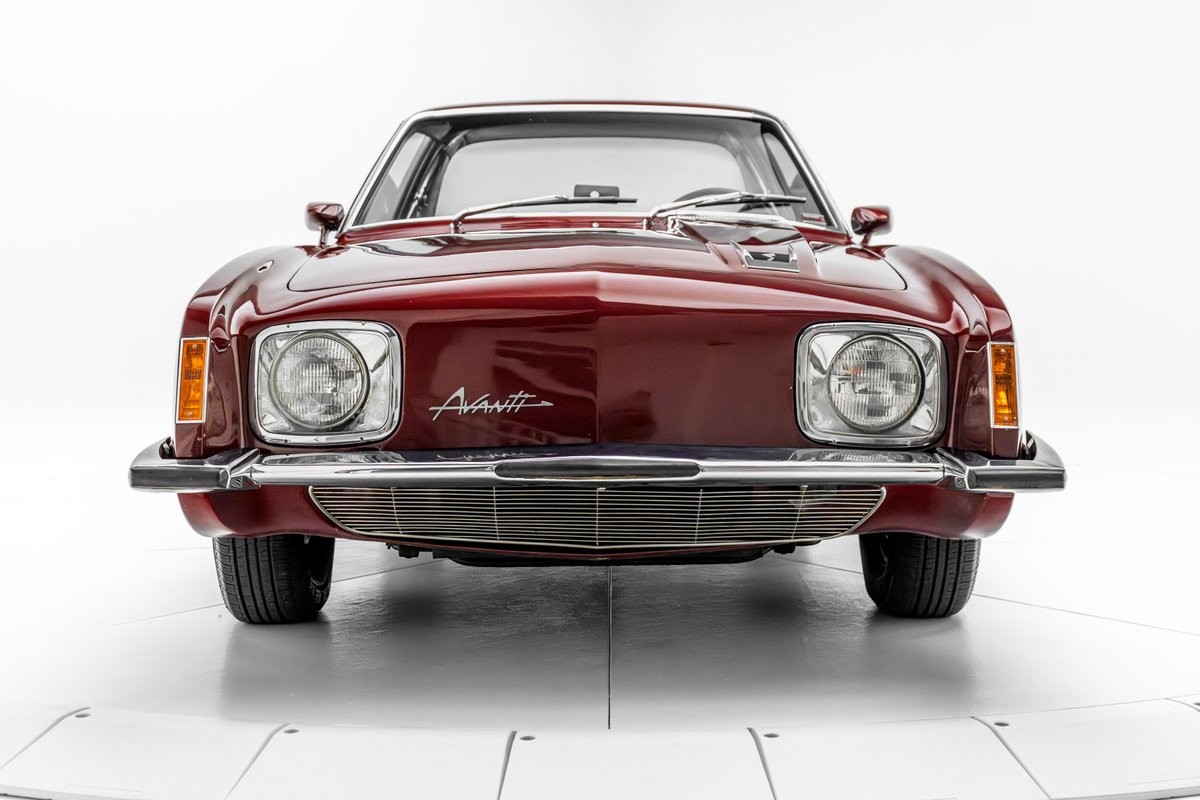 Studebaker-Avanti-1964-37