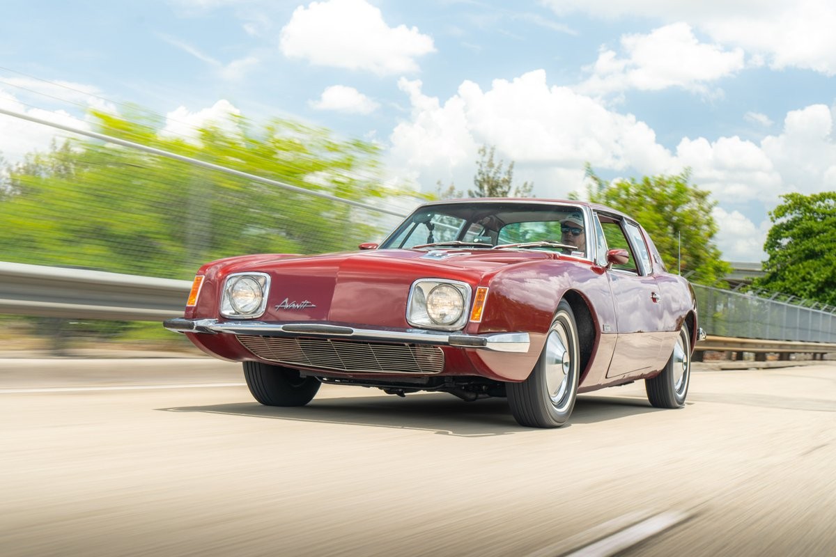 Studebaker-Avanti-1964-8