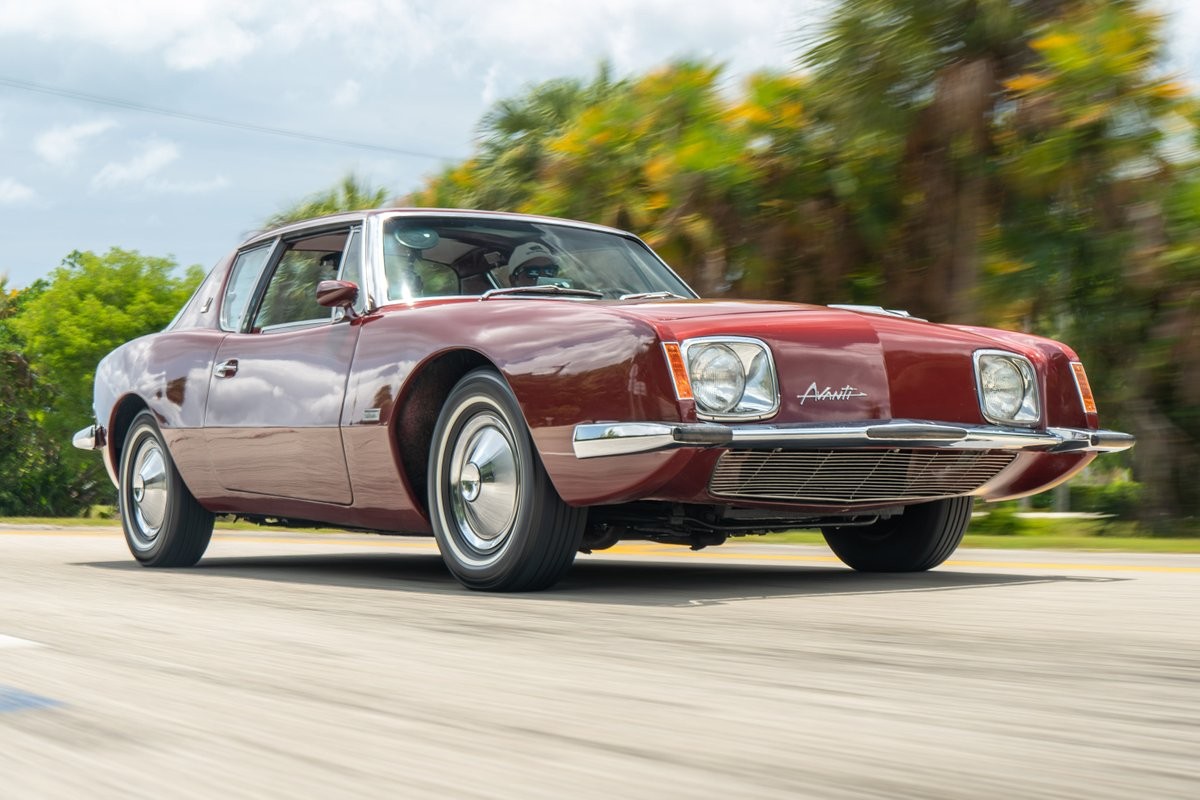 Studebaker-Avanti-1964-9