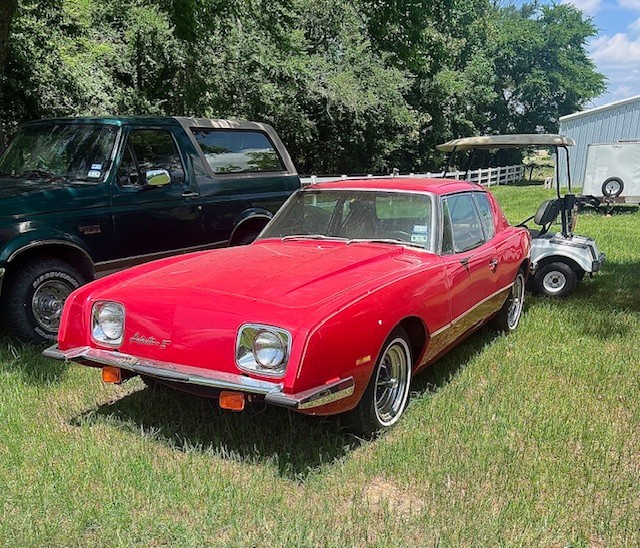 Studebaker-Avanti-1974-Coupe