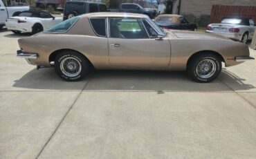Studebaker-Avanti-1976-brown-1