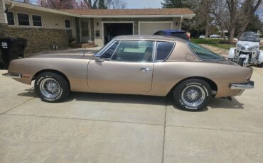 Studebaker-Avanti-1976-brown-2