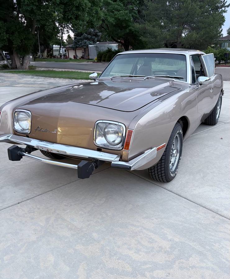 Studebaker-Avanti-1976-brown-3