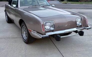 Studebaker-Avanti-1976-brown-4