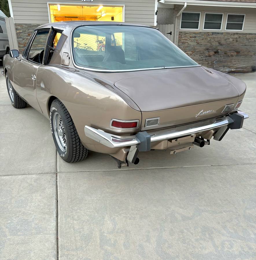 Studebaker-Avanti-1976-brown-5