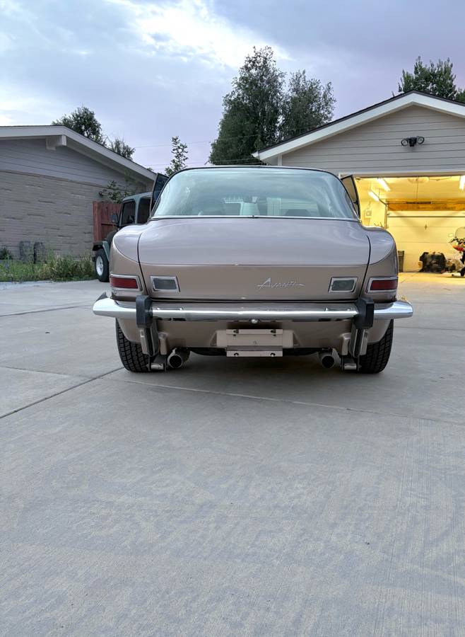 Studebaker-Avanti-1976-brown-7