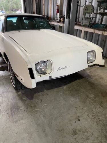 Studebaker-Avanti-1980-4