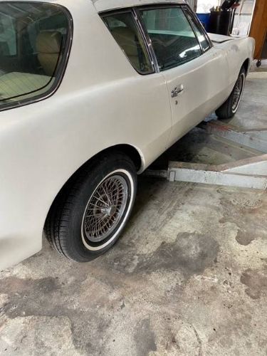 Studebaker-Avanti-1980
