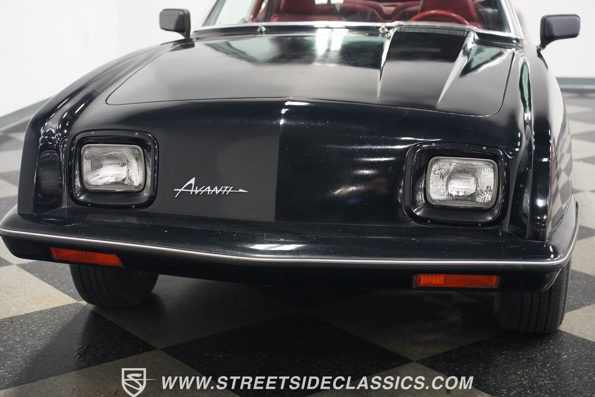 Studebaker-Avanti-1984-Coupe-23