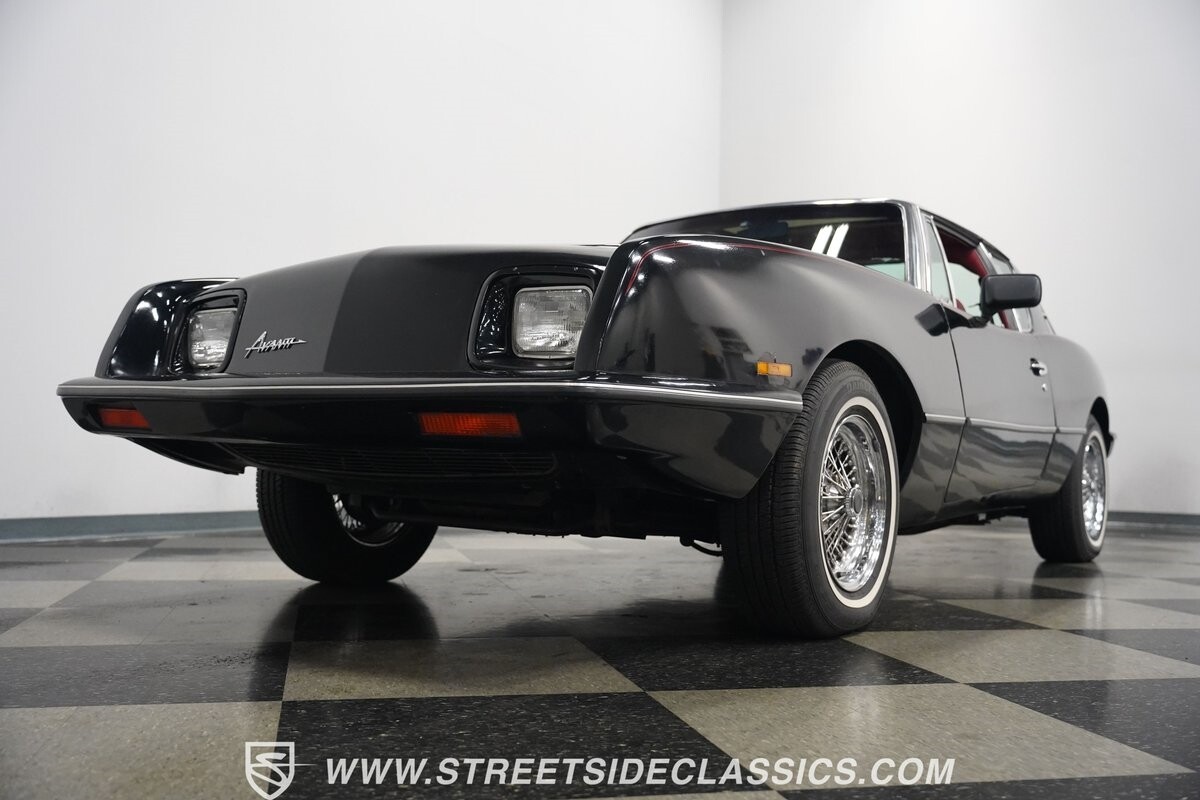 Studebaker-Avanti-1984-Coupe-25