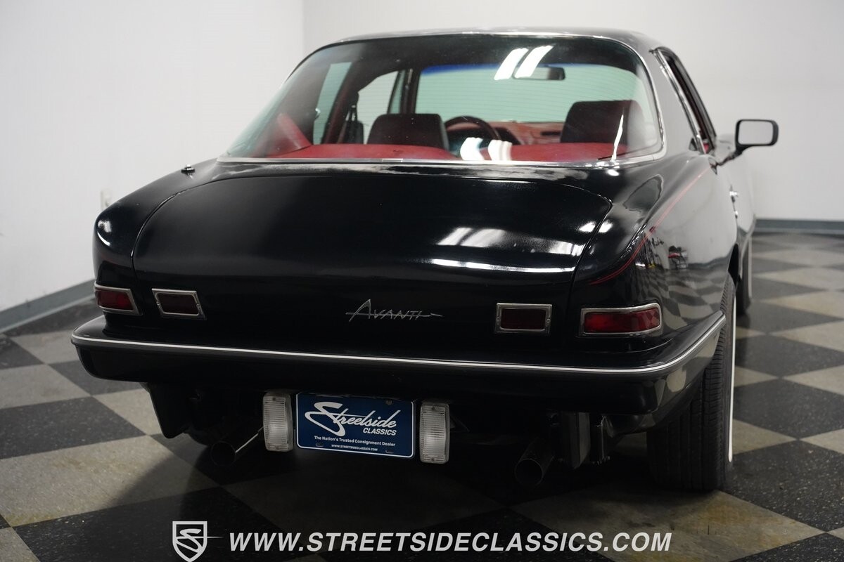 Studebaker-Avanti-1984-Coupe-31