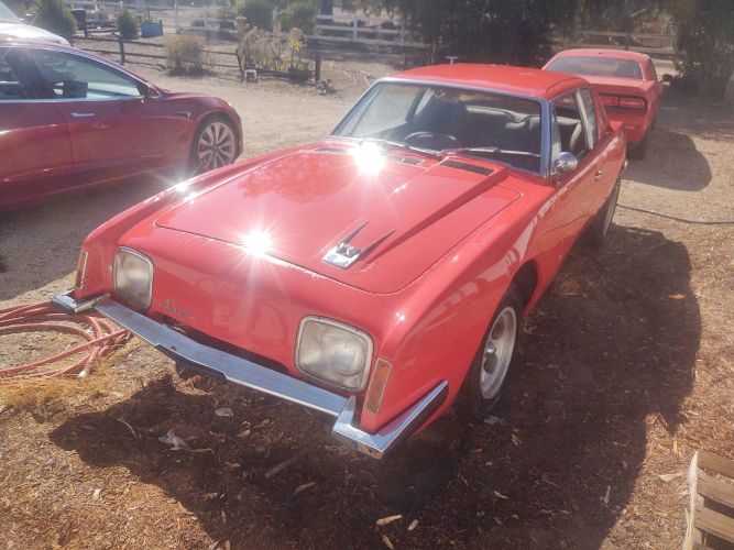 Studebaker-Avanti-1984-Red-12