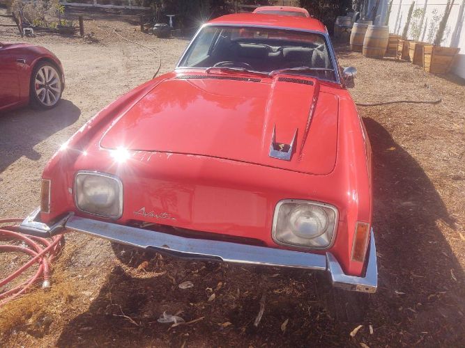 Studebaker-Avanti-1984-Red-3