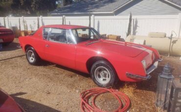 Studebaker-Avanti-1984-Red