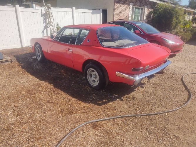 Studebaker-Avanti-1984-Red-6