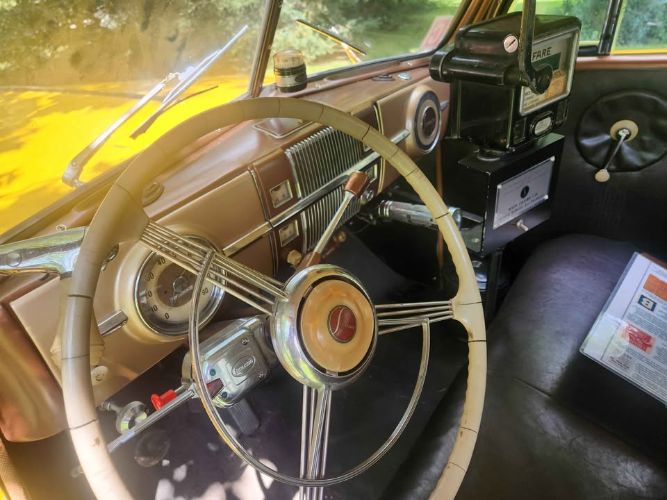 Studebaker-Champion-1940-Yellow-Brown-7