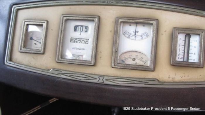 Studebaker-Commander-1929-Burgundy-Beige-14