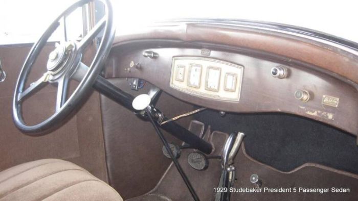 Studebaker-Commander-1929-Burgundy-Beige-17