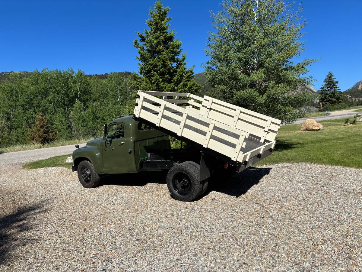 Studebaker-Dump-truck-1949-green-2