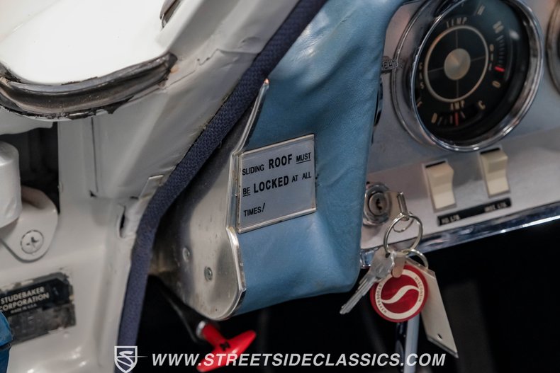 Studebaker-Lark-1963-White-Blue-13