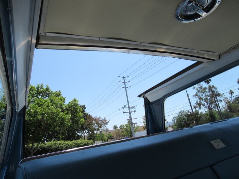 Studebaker-Wagonaire-1963-Ermine-White-Blue-22
