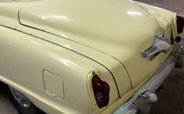 Studebaker-champion-1951-yellow-4