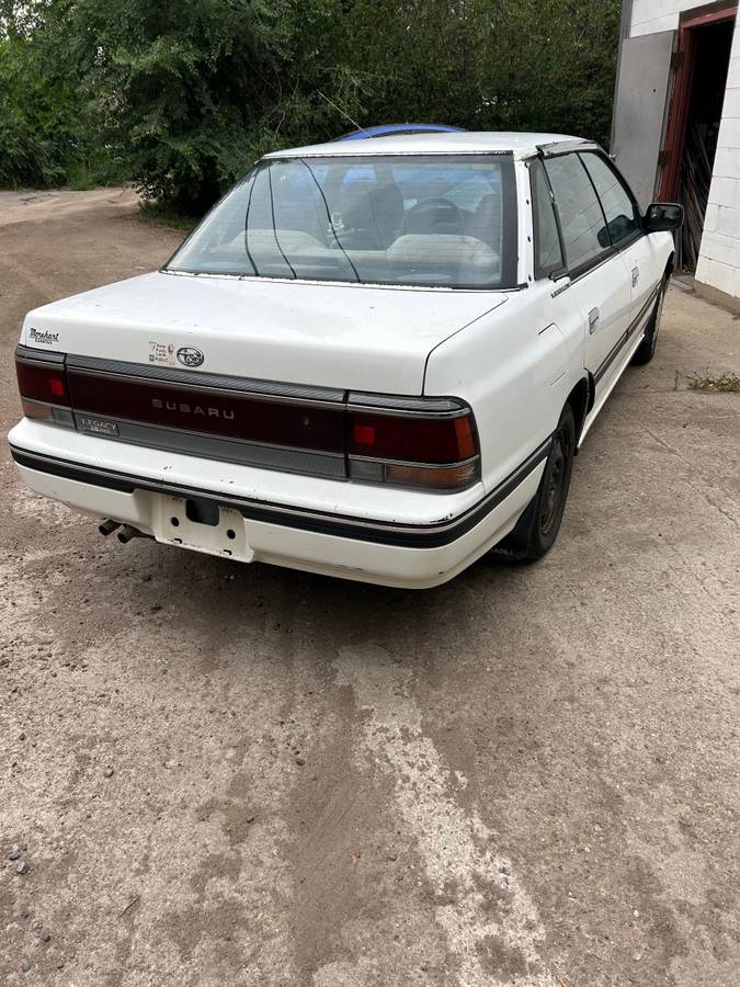 Subaru-Legacy-1990-white-3