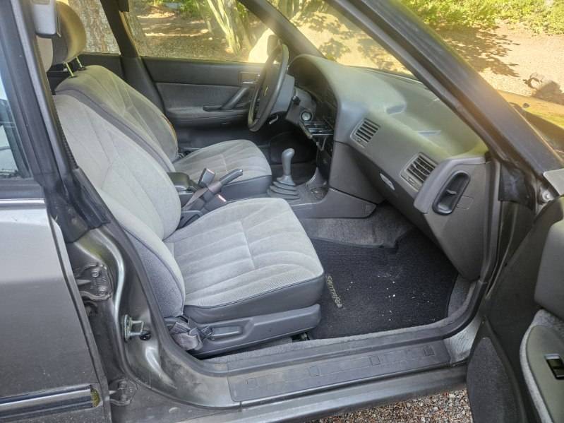 Subaru-Legacy-wagon-1991-silver-4