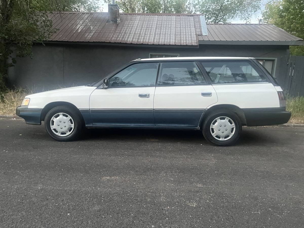 Subaru-legacy-outback-wagon-1991-white-3