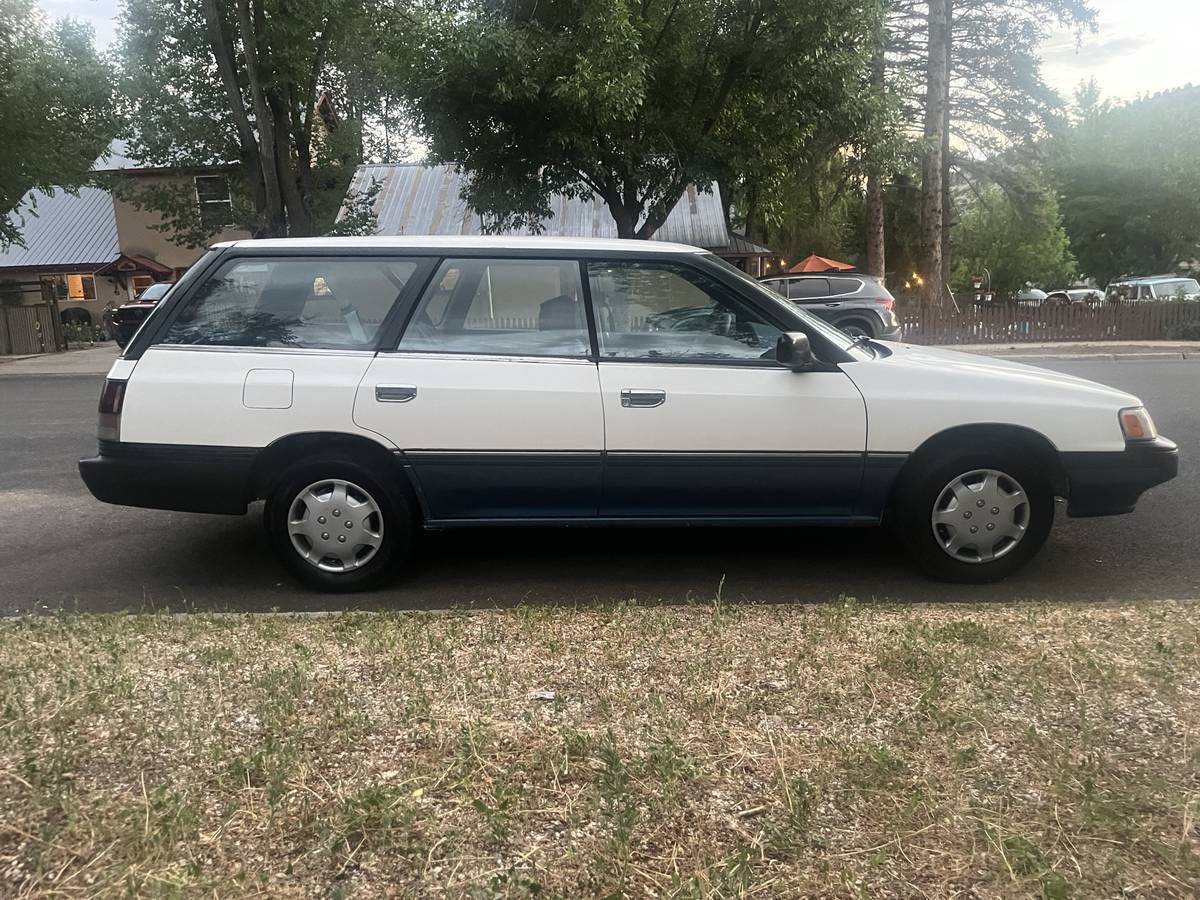 Subaru-legacy-outback-wagon-1991-white-4