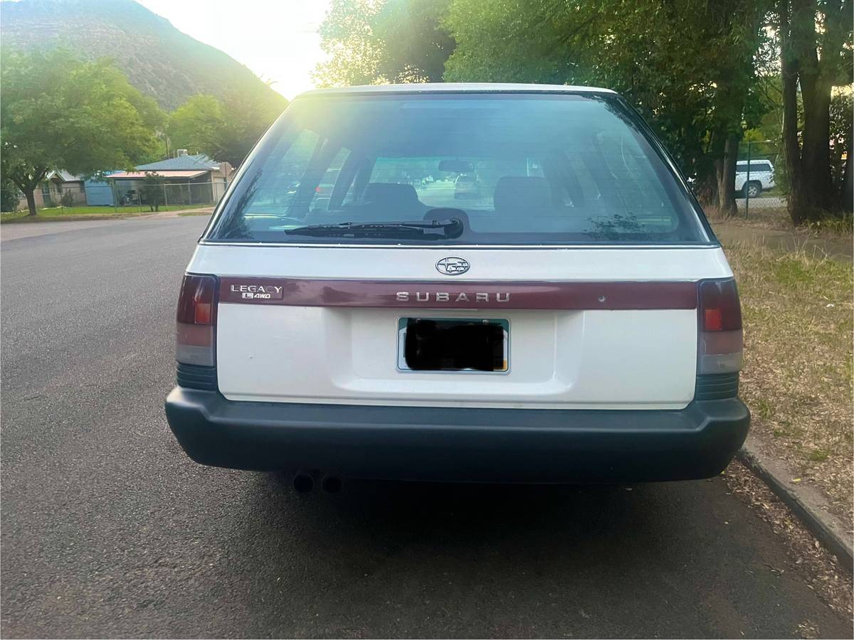 Subaru-legacy-outback-wagon-1991-white-5