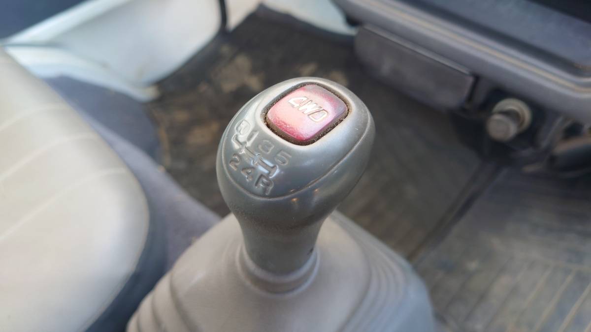 Subaru-sambar-1995-white-11