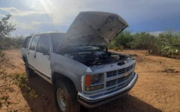 Suburban-1500-1994-white-3