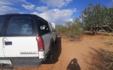 Suburban-1500-1994-white-6