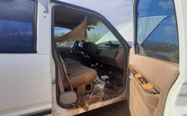 Suburban-1500-1994-white-8