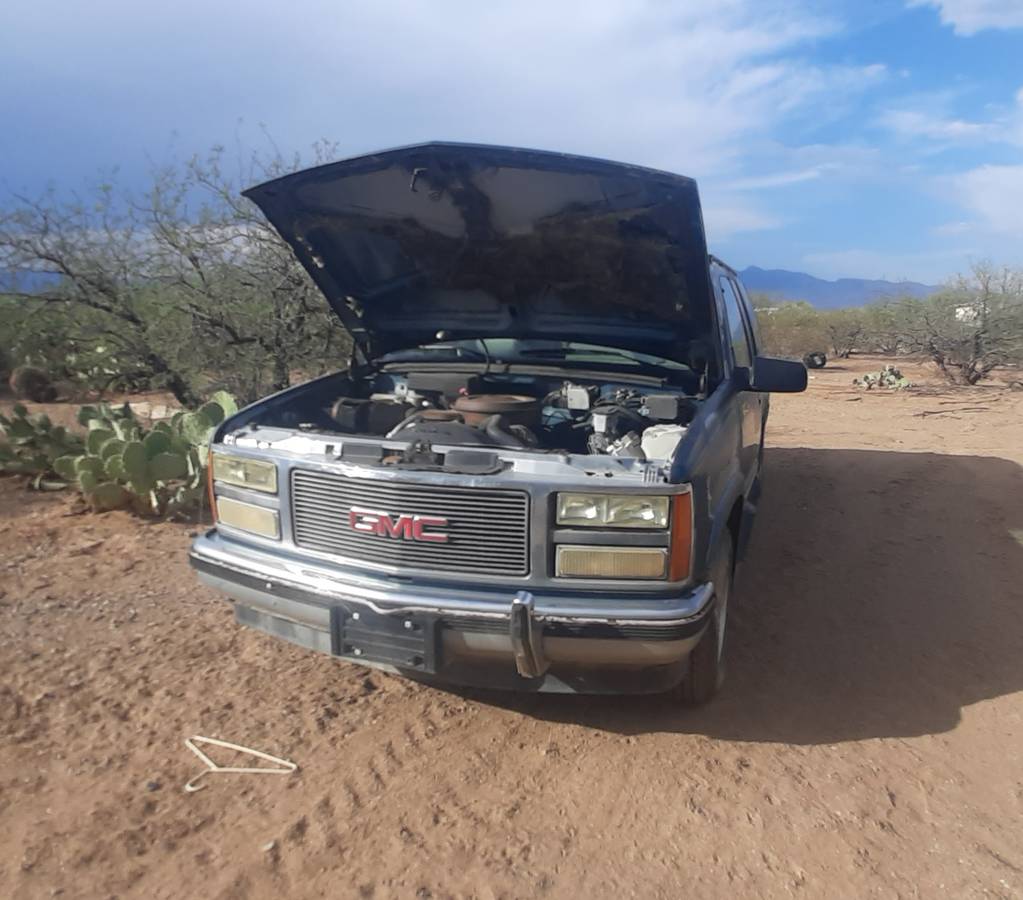 Suburban-1500-4x4-1992-brown-1