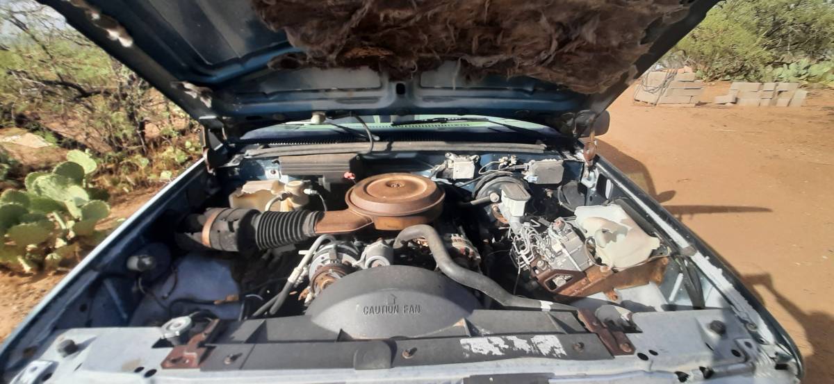 Suburban-1500-4x4-1992-brown-2