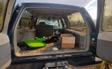 Suburban-1500-4x4-1992-brown-6