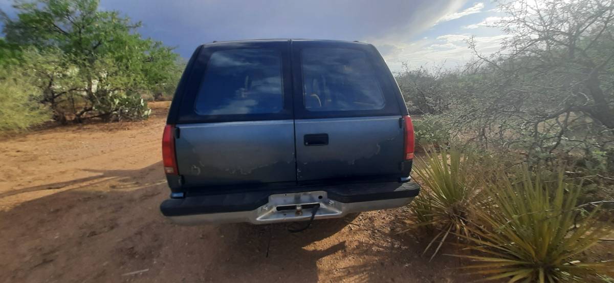 Suburban-1500-4x4-1992-brown-7