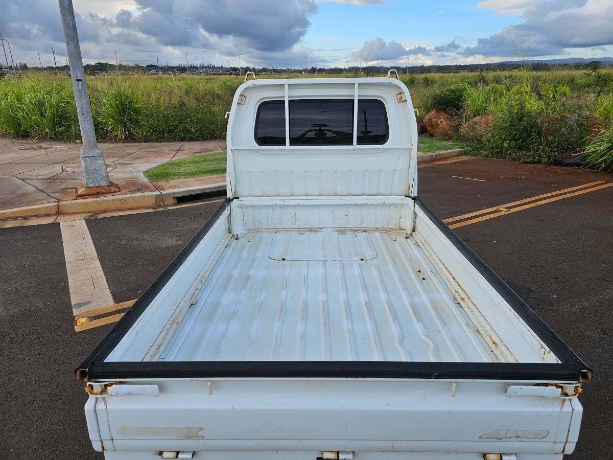 Suzuki-Carry-4wd-1993-white-2