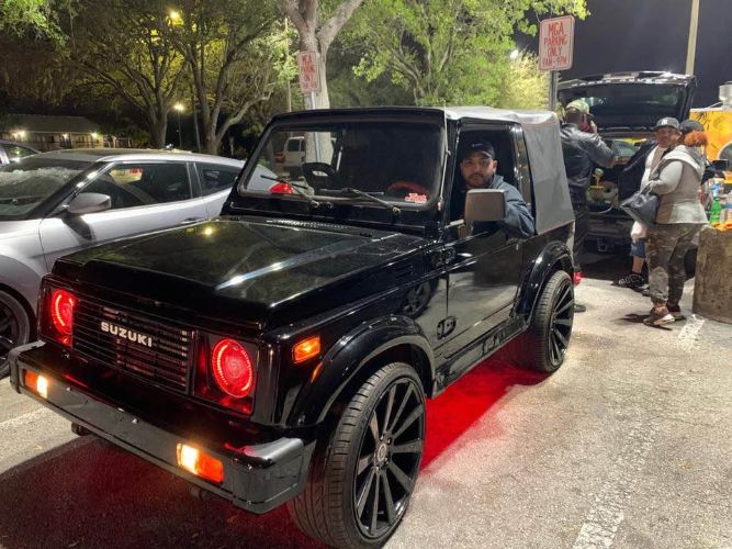Suzuki-Samurai-1988-Black-Black-16