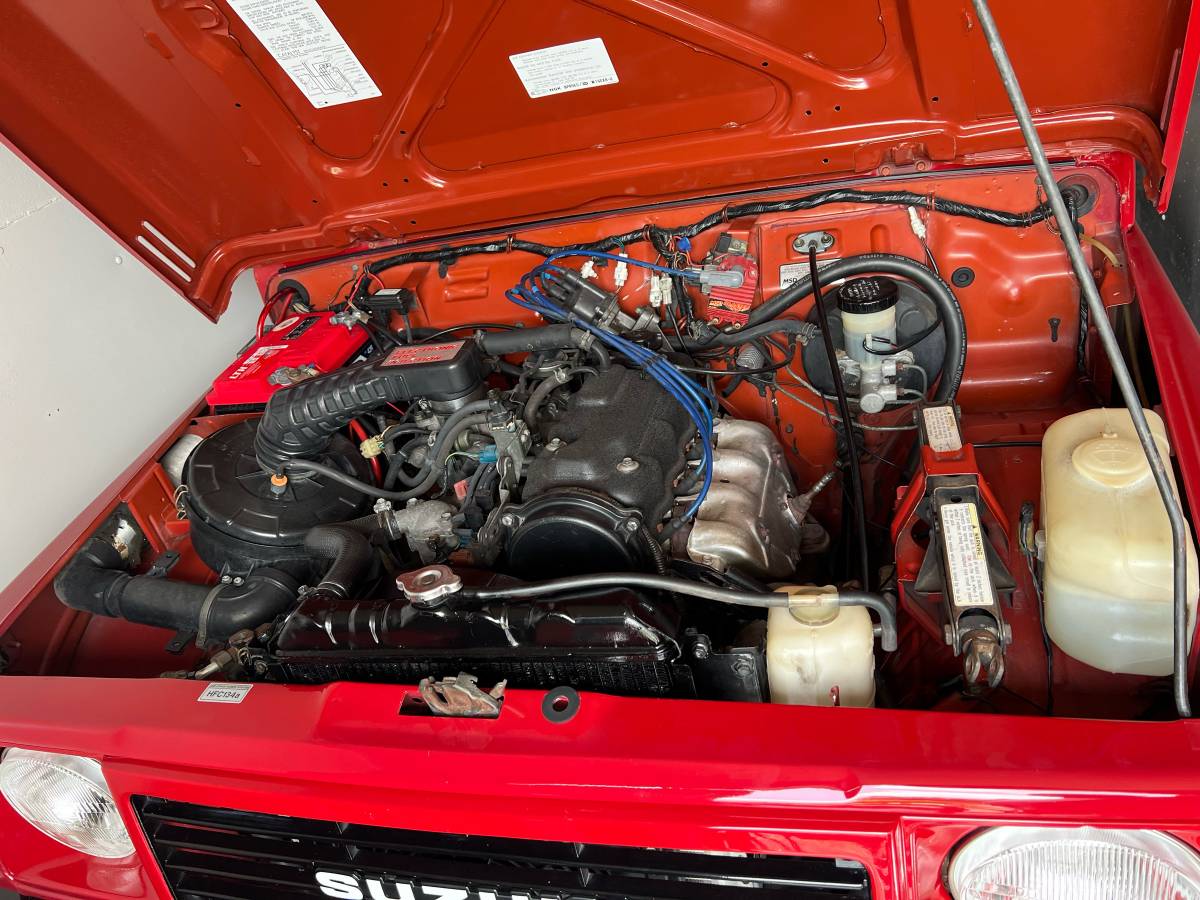 Suzuki-Samurai-hard-top-1991-red-10