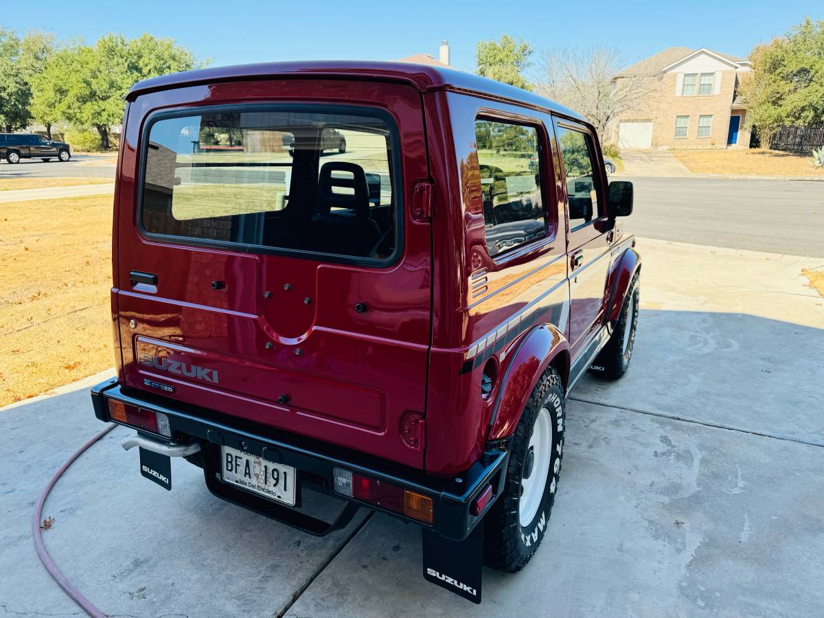 Suzuki-Samurai-hard-top-1991-red-11
