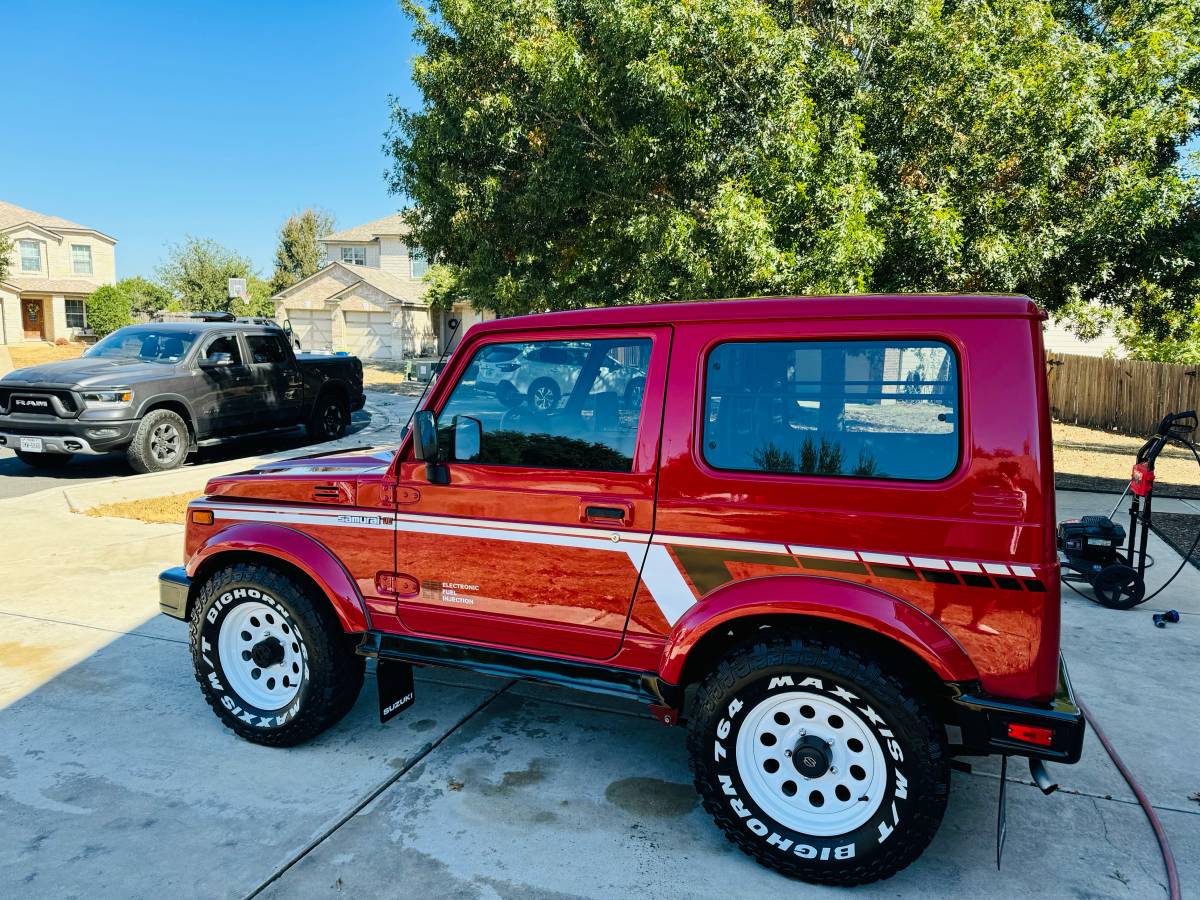 Suzuki-Samurai-hard-top-1991-red-2