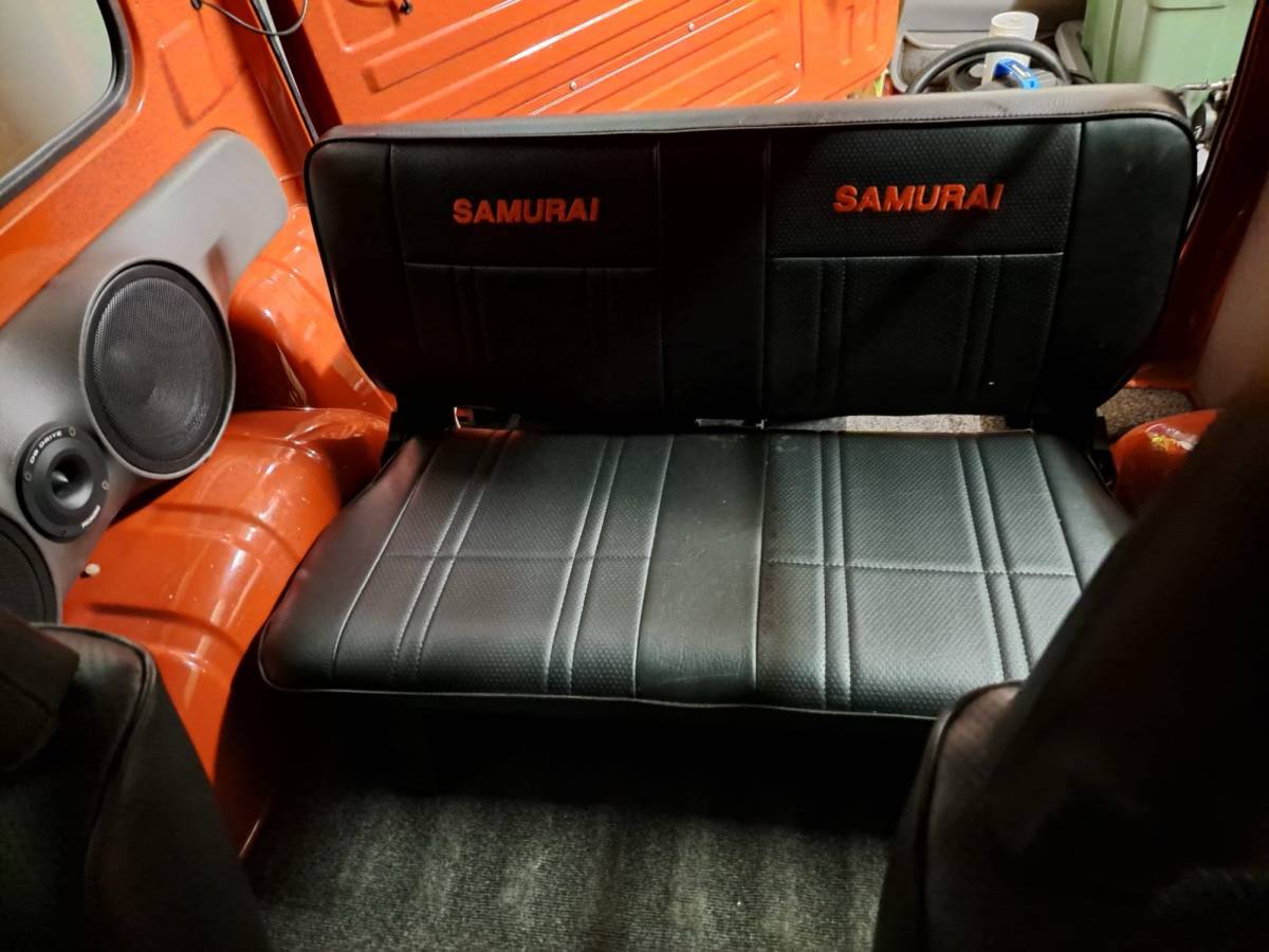 Suzuki-Samurai-hard-top-1991-red-8