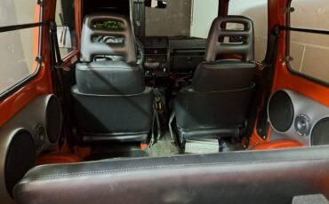 Suzuki-Samurai-hard-top-1991-red-9