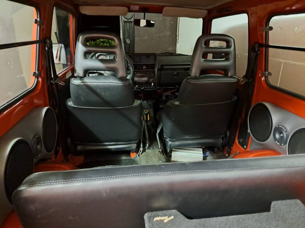 Suzuki-Samurai-hard-top-1991-red-9